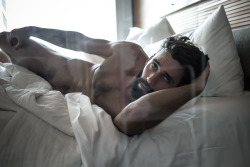 RESERVATIONS : LEVI SEVEN (white sheets) a photo series on the