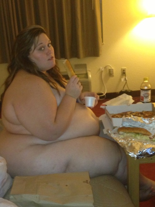ussbbwlover:  ssbbw-bbws:  Look at this girl 