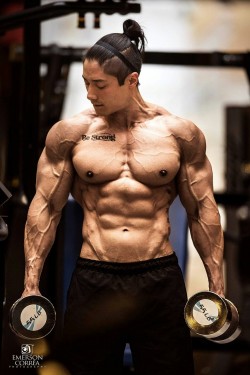 bladeyamagishi:  Thiago Chong  http://imrockhard4u.tumblr.com