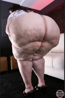 conan77fa:  bbwssbbwlover:  I just love big lumpy asses  http://www.tumblr.com/blog/conan77fahttp://ssbbw-world.over-blog.com