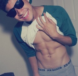 waistbandboy:  Showing off the Joe Boxers! 