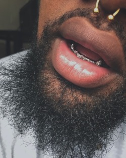 tittysprainkles:Some full lip appreciation for ya dash