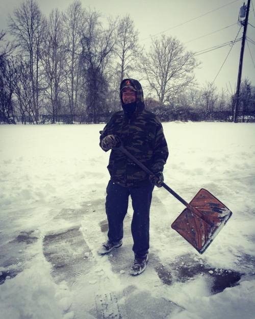 <p>Best father-in-law ever. Shoveling the driveway so the campers can get in and out. #fiddlebanjocamp #fiddle #banjo #snowday  (at Ridgetop, Tennessee)</p>