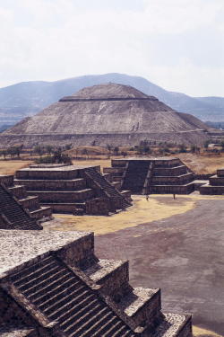 mertseger:Pyramid of the Sun, Teotihuacan, Mexico. The holy
