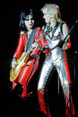 vintagegal:  Joan Jett and Cherie Currie, 1977