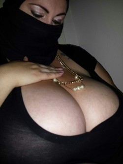 hugeheavytits:  cocainegang:  Massive  http://hugeheavytits.tumblr.com/