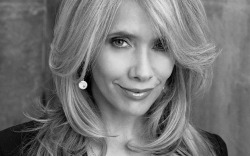 Maszületettbárány:  Rosanna Arquette  (1959)Ponyvaregény,