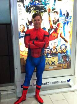 thesidekink:  grownupboywonder:  I went to go see Spider-Man: