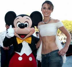 womenwewouldnevertalkto:  Mickey approves!  Keira knightley 