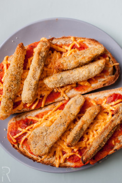 vegan-yums:   the vegan “rika” eggplant bread pizza 