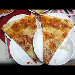 Two plate pizza with @thedupek 🍕 #pizza #fatass #foodporn