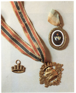 bunniesandbeheadings:  Insignia and medals on gilded bronze awarded