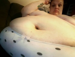 ssbbwkandy:  Does this angle make me look fat?  http://clips4sale.com/studio/108670