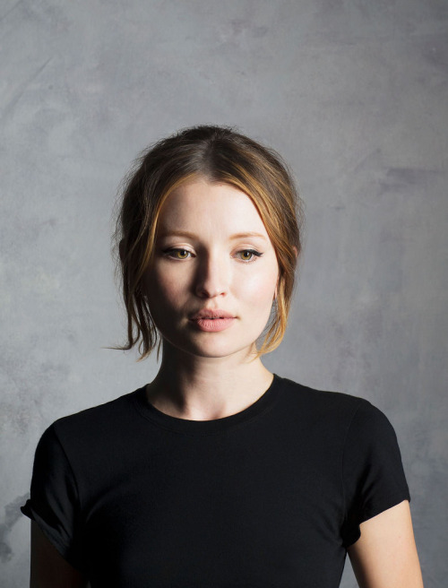 emilybrowningfans:  Emily Browning photographed by Jay L Clendenin for the LA Times - HQ Outtakes   September 25, 2015 in Toronto, Ontario (TIFF)