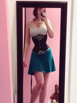 tinytimeladyy:Too lazy for costest but not too lazy for my corset