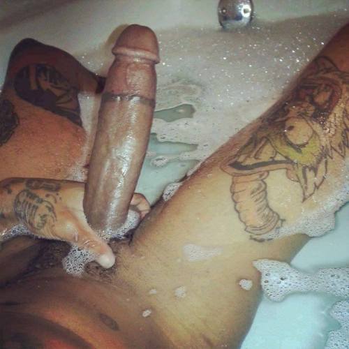 kik-supalips87:  Top Shelf Exclusive, daddy got dick! Submissions @kik-supalips87   Please follow:http://nudeselfshots-blackmen.tumblr.com/