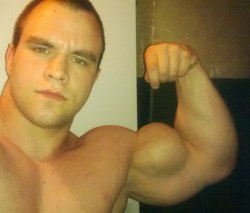 theruskies:  Russian biceps -“Oh, yeah baby! My biceps bigger