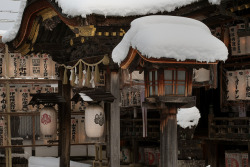 ileftmyheartintokyo:  雪の豊国神社 by takarabune on Flickr.