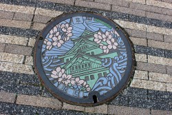 chookypoow:  I love how everything is full of details in Japan.