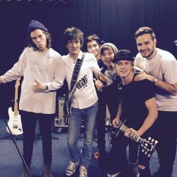  niallhoran: Ronnie wood with us in rehearsals for Xfactor !