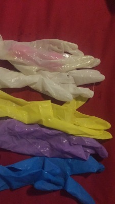 fetishgloves: glovebabe: Had a bit play time this morning. Xxx