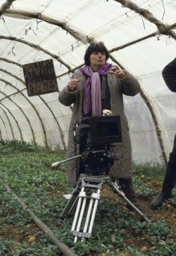 lottereinigerforever:Agnès Varda on the set of “Sans toit