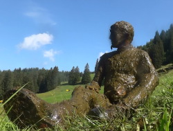 mudpunker:After a manure bath. Mudpunker relaxing in the sun