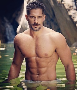 #HappyMonday ladies #joemanganiello should never wear clothes.