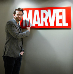 mizgnomer: David Tennant visiting the Marvel offices (and hanging