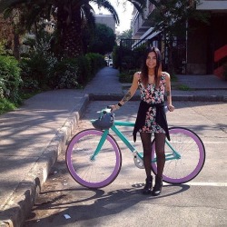 razumichin2:  Mint green fixie with pink rims, fixie girl in