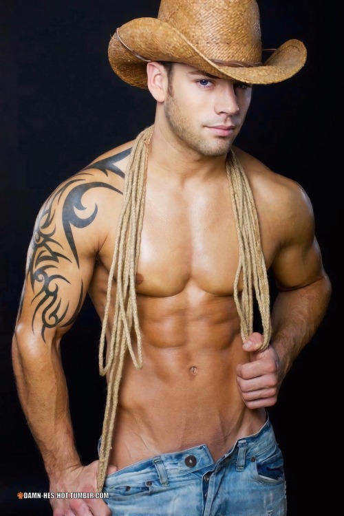 damn-hes-hot:  DAMN HE’S HOT!  Follow for multiple daily pics