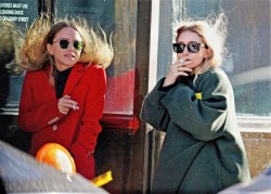 olsendaily:  Mary-Kate and Ashley having a cigarette break outside