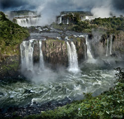 travelgurus:         Iguazu Falls (Argentina - Brasil) by 