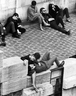 life:  Parisian beatniks hanging out on bank of the Seine River