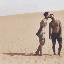 fuckyeahdudeskissing:  Fuck Yeah Dudes Kissing A place to see