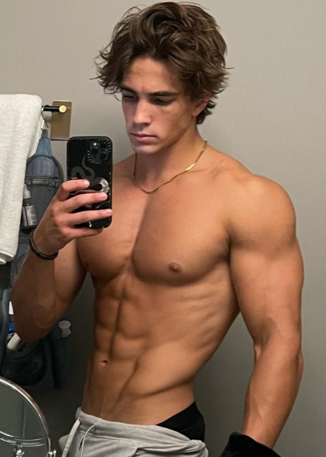 subohguy:Kyle Kuznik shredded party brah 