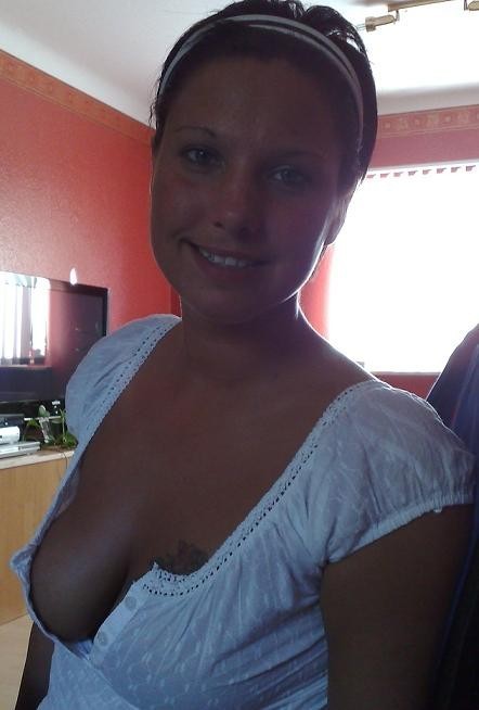 More nip slips and pussy slips pics at http://pussyslip.tumblr.com/