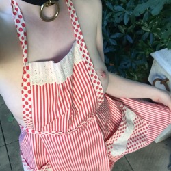 esclaveliberee:  No better outfit for a spot of weekend baking.
