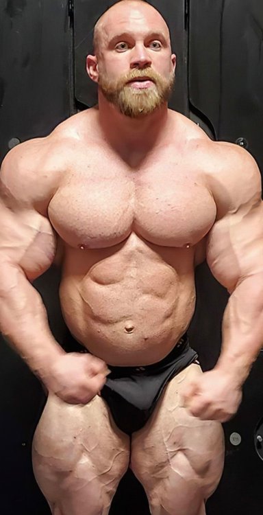 muscleboyheaven:  Yeah… all smooth n solid for ya, baby.  Muscleboy