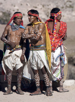 megaosmar:  nativefaces:  Tarahumarah of northern Mexico paint