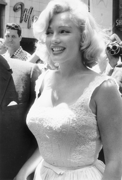 missmonroes:  Marilyn Monroe at the opening of the Time Life