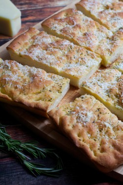 do-not-touch-my-food:  Foccacia with Rosemary, Parmesan and Sea