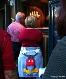 share:how to not wear your disney jumper   …..caro Topolino,