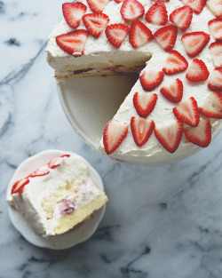 sweetoothgirl:    Lemon Strawberry Layer Cake  