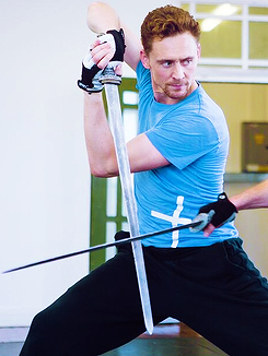 moonchild30:  Tom Hiddleston - Fight Practice for ‘Coriolanus’