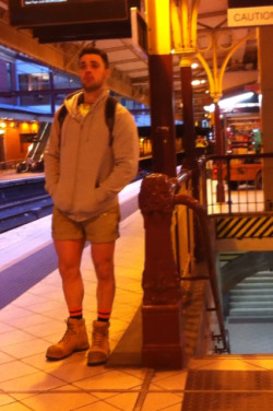 tradies2000:  nice legs on this tradie who is waiting for the