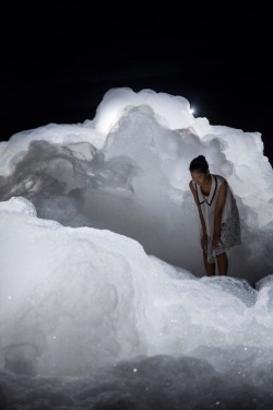 paintdeath:  Kohei Nawa forms a cloud-like landscape made of