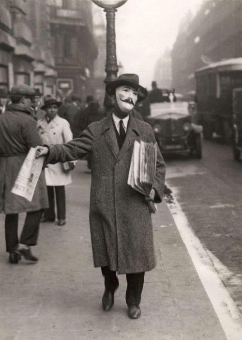 Newspaper seller, Paris, 1929 Nudes & Noises  