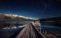 space-pics:  Starry night in Lake Wakatipu, Otago New Zealand.