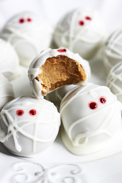 do-not-touch-my-food:  Pumpkin Cheesecake Truffles 